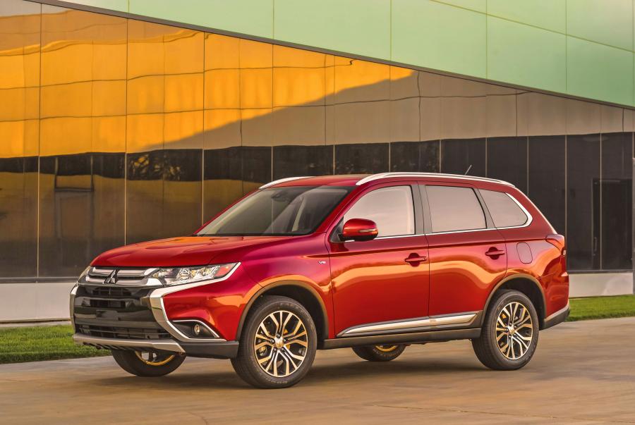  Mitsubishi Outlander 2015 года  (US) (фото 7 из 41)